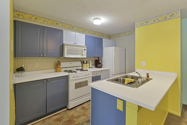 kitchen with sink, a textured ceiling, a kitchen breakfast bar, kitchen peninsula, and white appliances