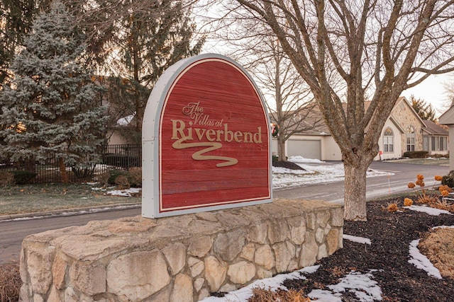 view of community / neighborhood sign