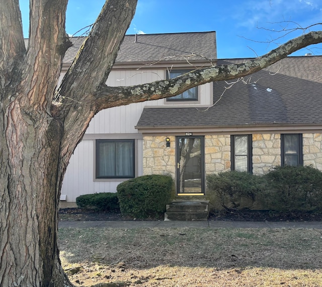 view of front of property