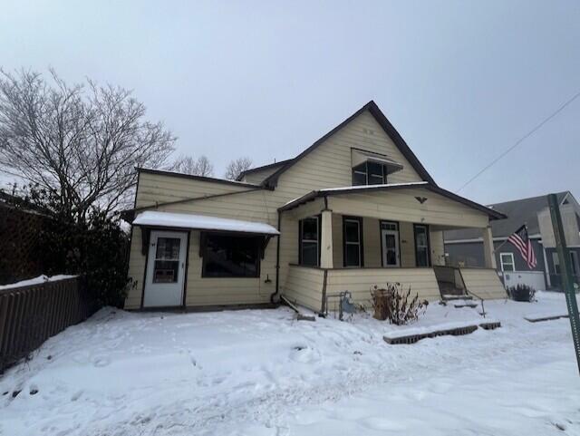 bungalow featuring covered porch