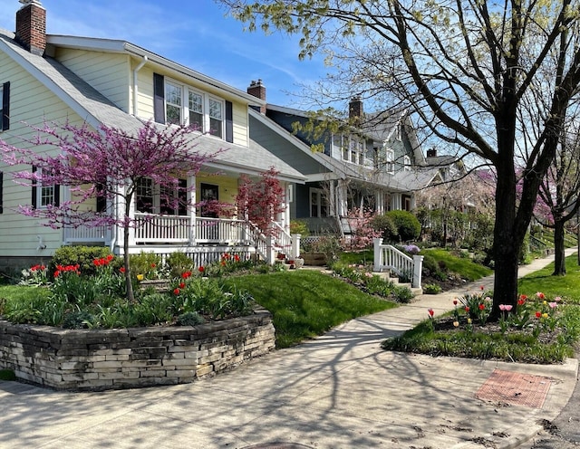 view of front facade with covered porch