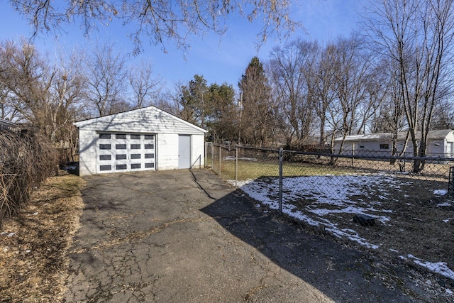 view of yard with a garage and an outdoor structure