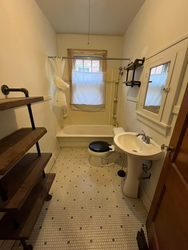 bathroom with shower / bathtub combination with curtain and toilet