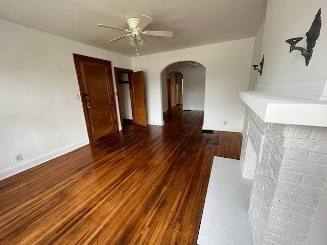 unfurnished room with dark wood-type flooring and ceiling fan