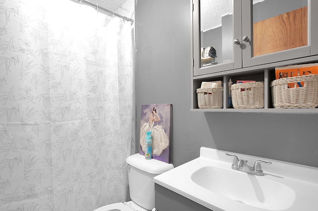 full bath with vanity, a shower with curtain, and toilet