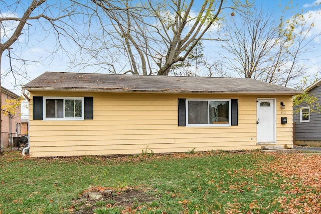 ranch-style house featuring a front lawn