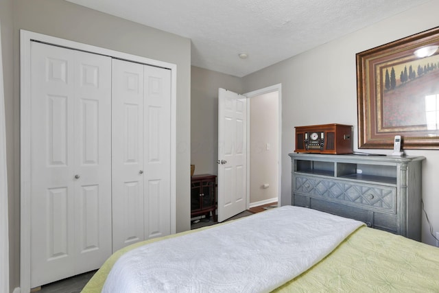 bedroom featuring a closet and a textured ceiling