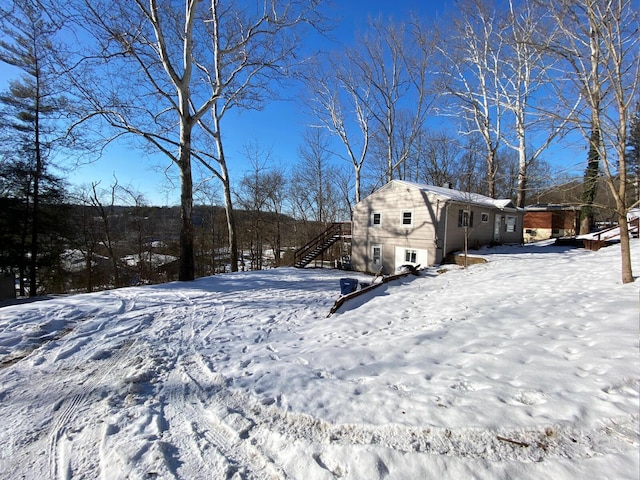 view of yard layered in snow