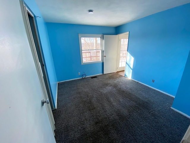 unfurnished room featuring carpet