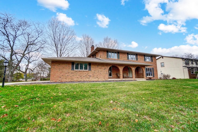 view of front of home featuring a front yard