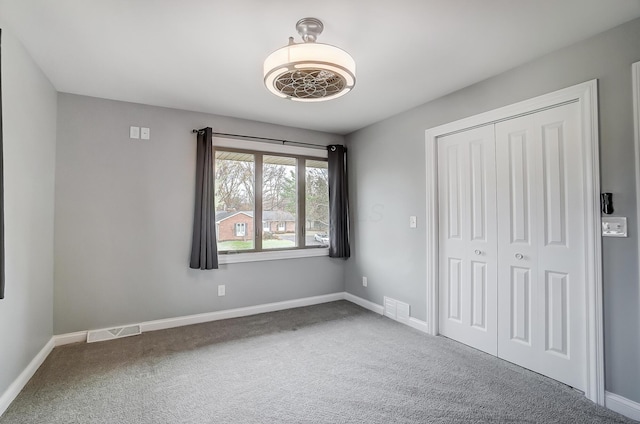 unfurnished bedroom with carpet flooring and a closet