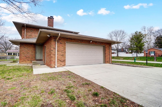 view of front facade with a garage and a front yard