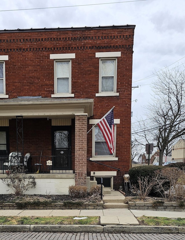 townhome / multi-family property with a porch