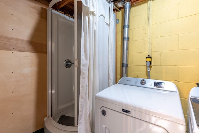 laundry room with independent washer and dryer