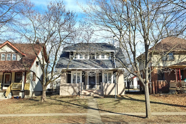 view of front of house featuring a front yard