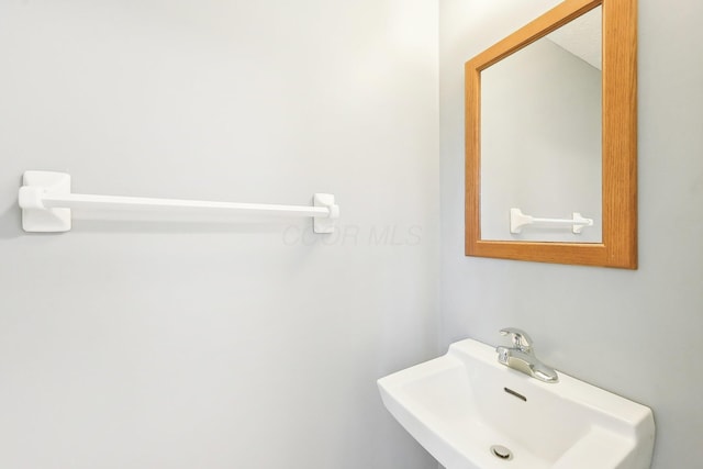 bathroom featuring sink