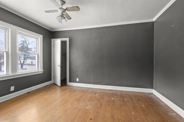 unfurnished room featuring crown molding, light hardwood / wood-style floors, and ceiling fan