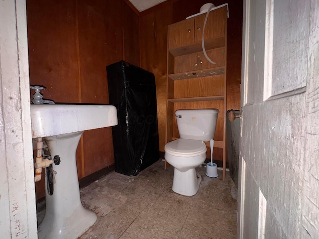 bathroom featuring toilet