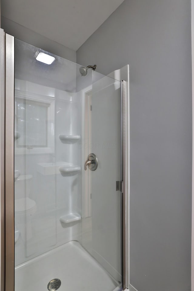 bathroom featuring a shower