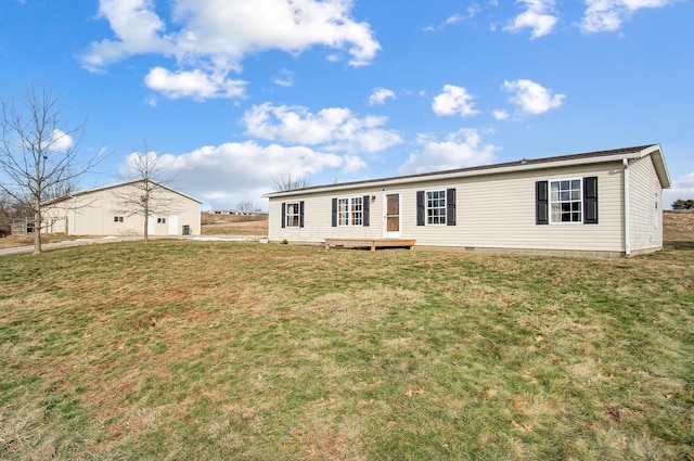 view of front of home featuring a front yard