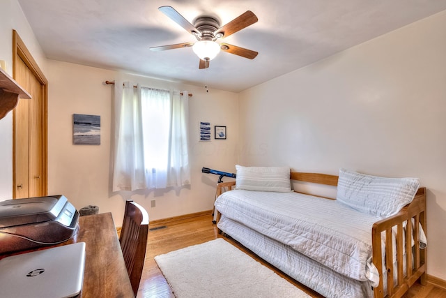 bedroom featuring light hardwood / wood-style floors and ceiling fan