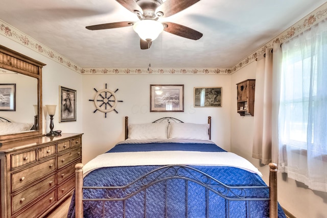 bedroom with ceiling fan