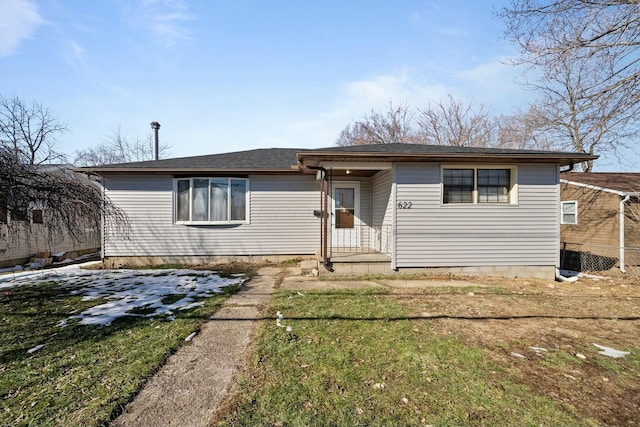 view of front of home featuring a front yard