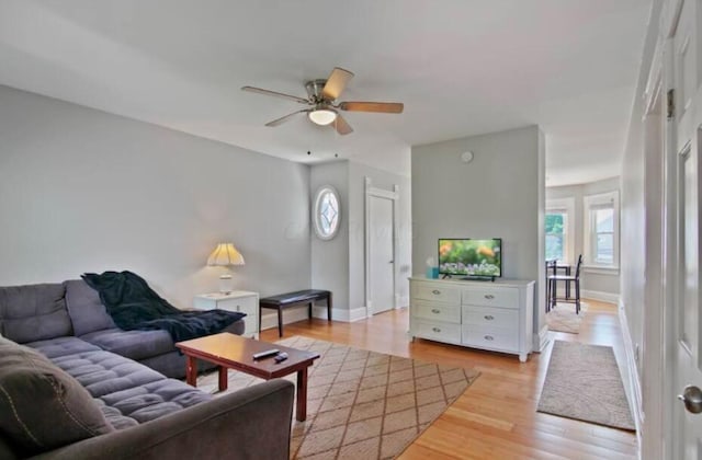 living room with light hardwood / wood-style floors and ceiling fan