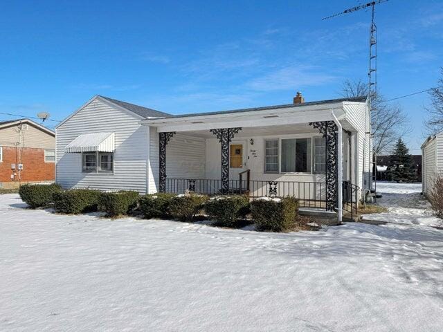 view of front of home with covered porch