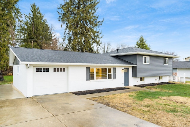 view of front facade with a garage and a front yard