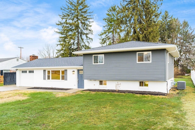 split level home featuring central AC and a front lawn