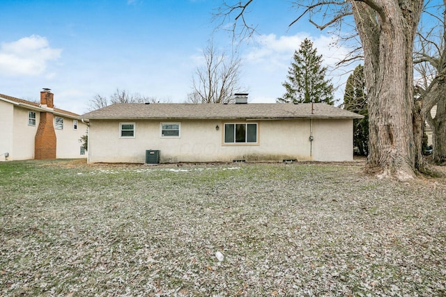 rear view of house featuring a yard