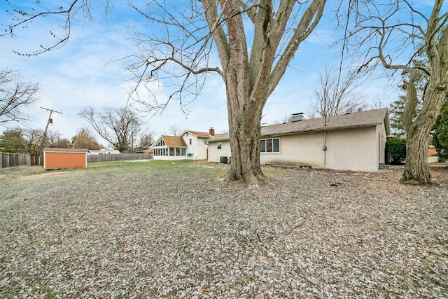 view of yard with a shed