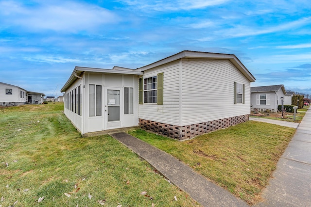 view of side of property featuring a yard