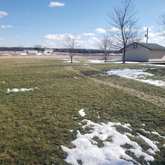 view of yard featuring a rural view