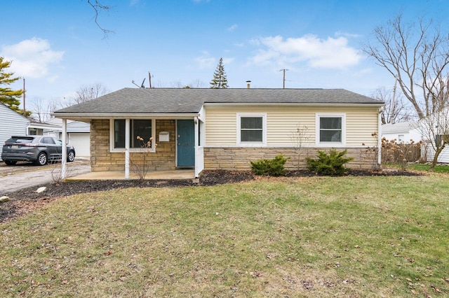 view of front of home featuring a front yard