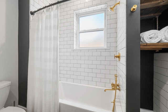 bathroom featuring toilet and shower / bath combo with shower curtain