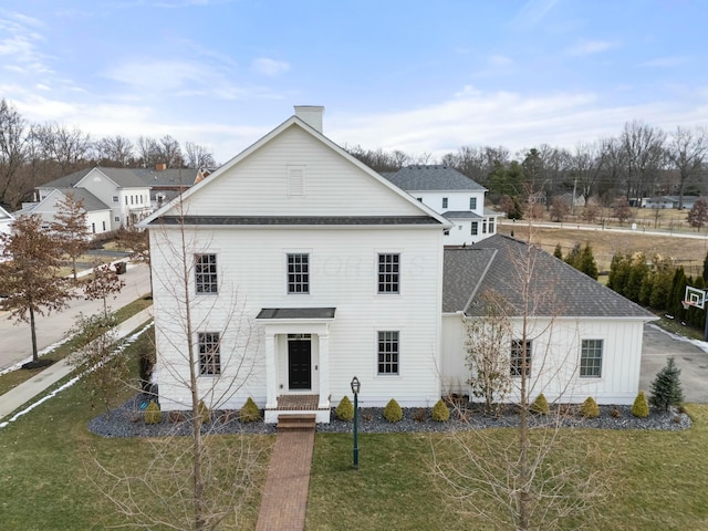 back of house featuring a lawn