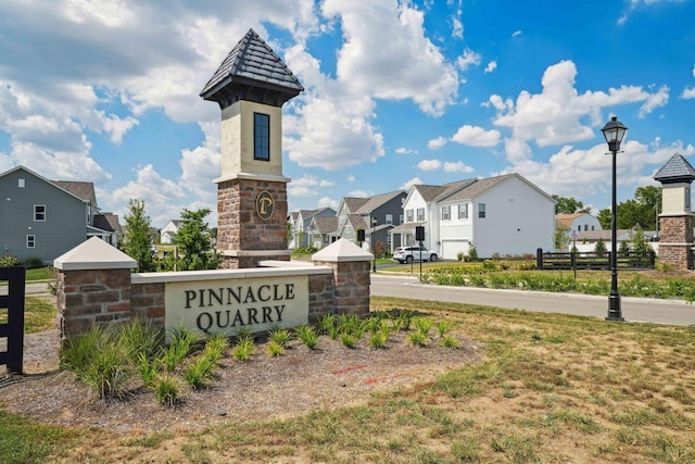 community sign featuring a residential view