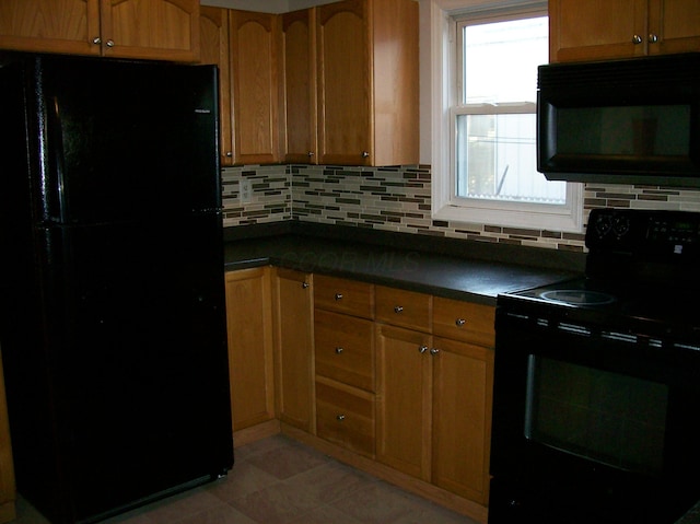 kitchen featuring tasteful backsplash and black appliances