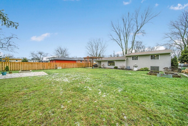 view of yard with a pergola