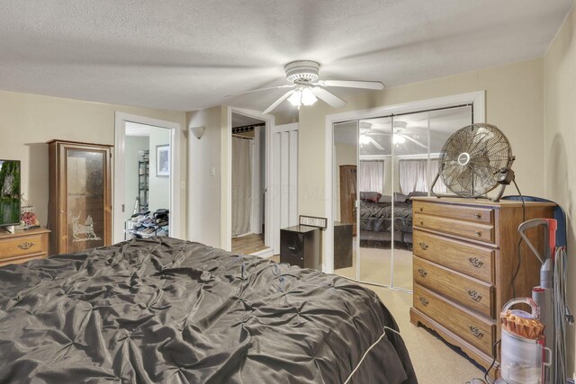 bedroom featuring a textured ceiling and a ceiling fan