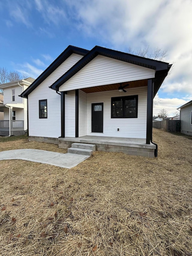 view of front of house with ceiling fan and covered porch