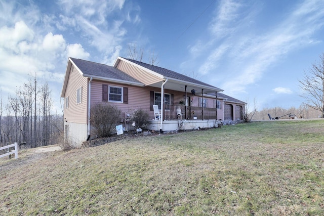 view of front of property featuring a porch, a front yard, and a shingled roof