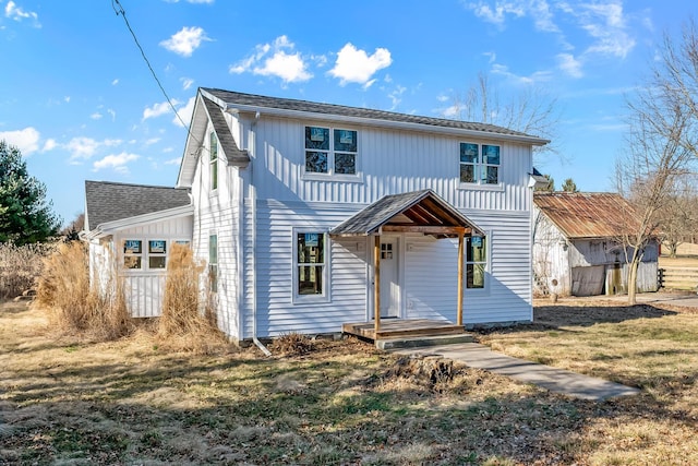 view of front of home featuring a front lawn