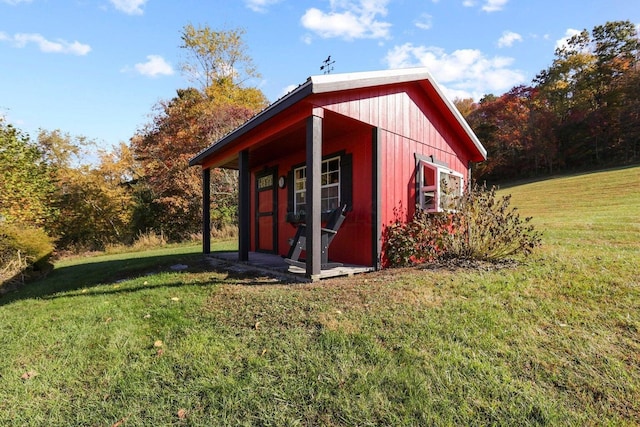 view of outdoor structure featuring a lawn