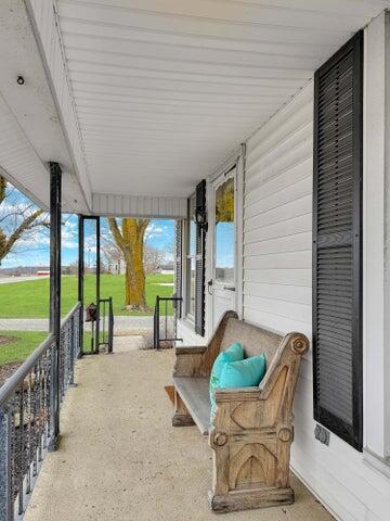 view of patio / terrace with a porch