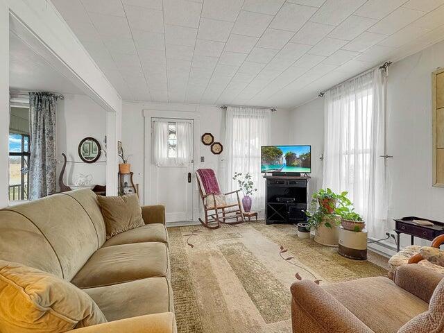 living room with carpet flooring