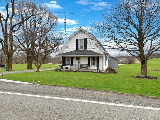 view of front facade featuring a front yard and covered porch