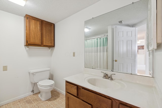 bathroom featuring a shower with curtain, vanity, toilet, and a textured ceiling